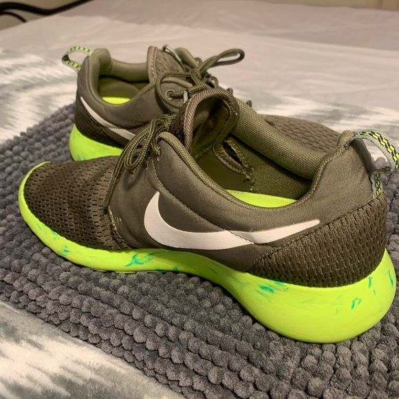 Nike Roshe size womens 9 ,mens 8 - Picture 2 of 13